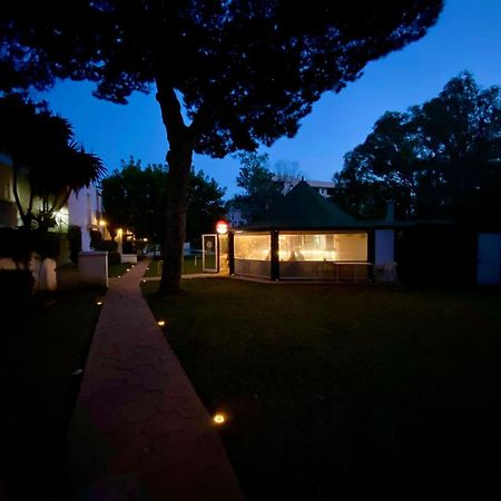 Benamara Gardens Apartment เอสเตโปนา ภายนอก รูปภาพ