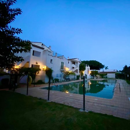 Benamara Gardens Apartment เอสเตโปนา ภายนอก รูปภาพ
