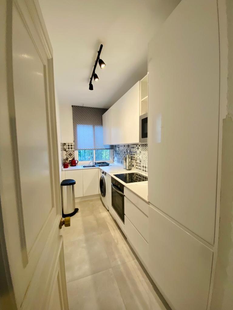 Benamara Gardens Apartment เอสเตโปนา ภายนอก รูปภาพ